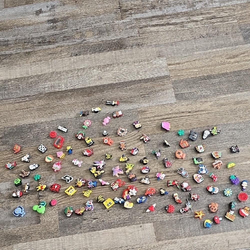 Over 50‎ Shoe Charms